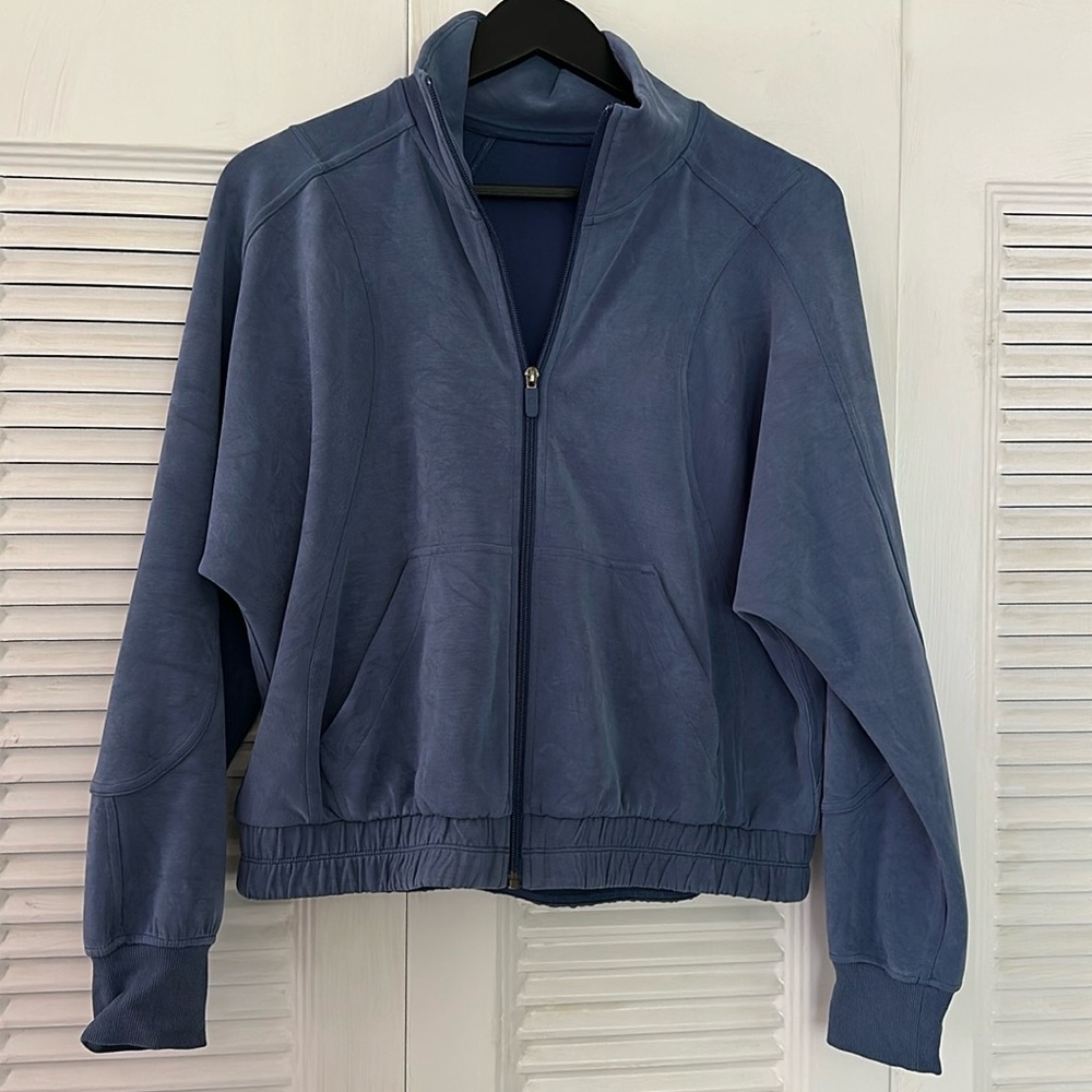 Lululemon Soft-stream zip up, size 8